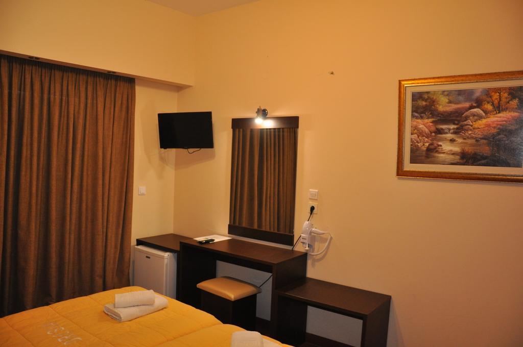Hotel Drosia Месіні Екстер'єр фото