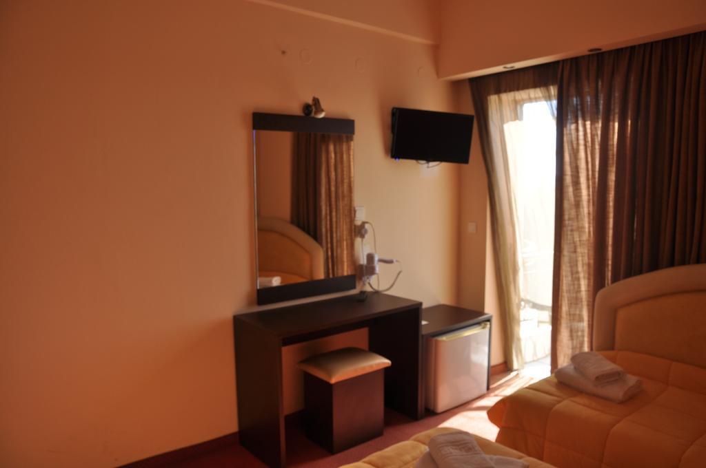 Hotel Drosia Месіні Екстер'єр фото